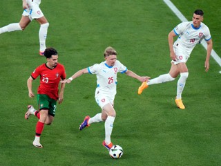 Czech Republic's Pavel Sulc (25) dribbles as Portugal's Vitinha, left, chases during a Group F match between Portugal and Czech Republic at the Euro 2024 soccer tournament in Leipzig, Germany, Tuesday, June 18, 2024. (AP Photo/Sergei Grits)

- XEURO2024X