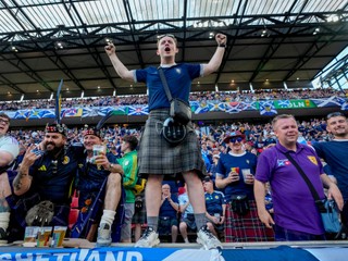 Škótski fanúšikovia počas zápasu Škótsko - Švajčiarsko na EURO 2024.