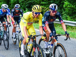 Tadej Pogačar a Primož Roglič počas Tour de France 2024.