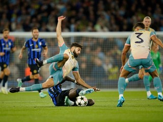 Manchester City's Josko Gvardiol, left, is challenged by Inter Milan's Marcus Thuram during the Champions League opening phase soccer match between Manchester City and Inter Milan at the Etihad Stadium, in Manchester, England, Wednesday, Sept. 18, 2024. (AP Photo/Dave Thompson)

- XCHAMPIONSLEAGUEX