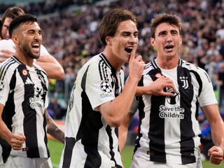 Juventus' Kenan Yildiz, center, celebrates after scoring the opening goal during the Champions League opening phase soccer match between Juventus and PSV Eindhoven at the Juventus stadium in Turin, Italy, Tuesday, Sept. 17, 2024. (Fabio Ferrari/LaPresse via AP)

- XCHAMPIONSLEAGUEX