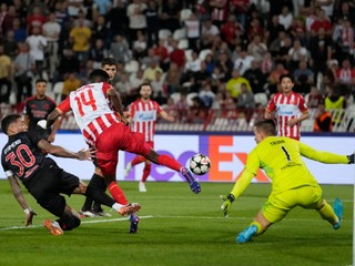 Red Star's Peter Olayinka, center, makes an attempt to score against Benfica's goalkeeper Anatoliy Trubin, right, as Benfica's Nicolas Otamendi defends during the Champions League opening phase soccer match between Red Star and SL Benfica, at the Rajko Mitic Stadium in Belgrade, Serbia, Thursday, Sept. 19, 2024. (AP Photo/Darko Vojinovic)

- XCHAMPIONSLEAGUEX