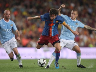 Vladimír Weiss (vpravo) v prípravnom zápase v drese City proti Messimu a Barcelone. 