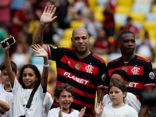 Adriano sa rozlúčil s futbalom v zápase na svoju počesť na Maracane