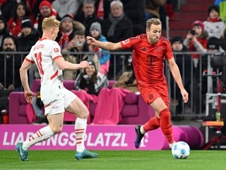 Harry Kane (vpravo) z Bayernu Mníchov a Nicolas Seiwald z Lipska počas zápasu 15. kola nemeckej Bundesligy Bayern Mníchov - RB Lipsko