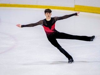 Krátky program na pieseň Another Love priniesol Hagarovi úspech na viacerých súťažiach.