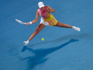 Iga Swiatek of Poland plays a forehand return to Madison Keys of the U.S. during their semifinal match at the Australian Open tennis championship in Melbourne, Australia, Thursday, Jan. 23, 2025. (AP Photo/Manish Swarup)