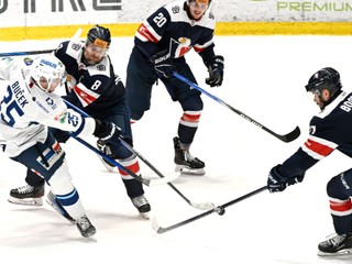 Na snímke zľava Samuel Buček (Nitra), Michal Sersen, Jakub Minárik a Radovan Bondra (všetci Slovan) počas predohrávky 52. kola Tipos extraligy HC Slovan Bratislava - HK Nitra vo štvrtok 27. februára 2025 v Bratislave. FOTO TASR - Pavel Neubauer


- Slovensko
- šport
- hokej
- Extraliga
- TEL
- predohrávka
- 52
- kolo
- Slovan
- Nitra
- BAX