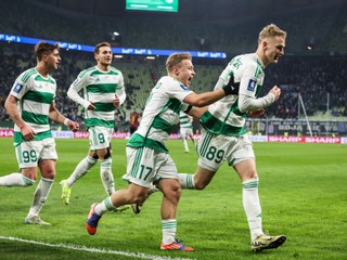 Tomáš Bobček (vpravo) sa raduje z gólu