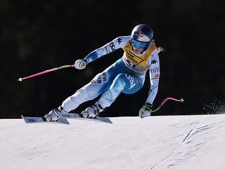 United States' Lindsey Vonn speeds down the course during a women's downhill race, at the Alpine Ski World Championships, in Saalbach-Hinterglemm, Austria, Saturday, Feb. 8, 2025. (AP Photo/Marco Trovati)