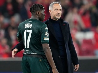 Tréner AS Monaco Adi Hütter na snímke s Wilfriedom Singom.