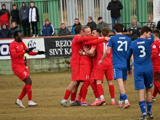 Momentka zo zápasu Lehota pod Vtáčnikom - FK Rača.