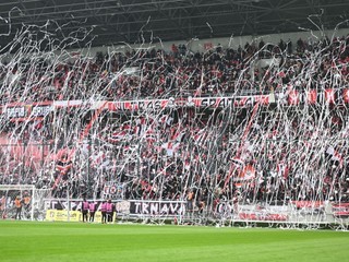Na snímke fanúšikovia Spartaka počas odvety semifinále Slovenského pohára FC Spartak Trnava - ŠK Slovan Bratislava.