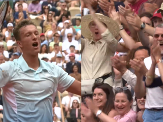 Jiří Lehečka v zápase s Jannikom Sinnerom na Roland Garros 2025