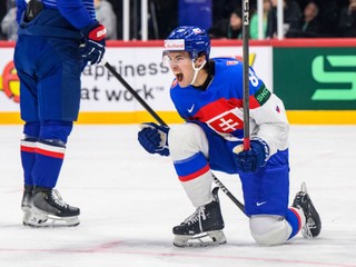 Martin Chromiak oslavuje gól v zápase Slovensko - Francúzsko na MS 2025 v hokeji.