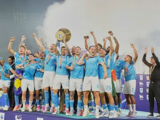 Hráči Neapolu oslavujú zisk titulu v talianskej Serie A. 