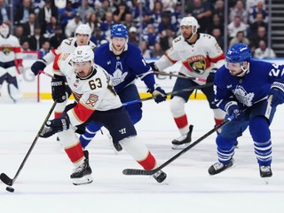 Brad Marchand v zápase s Torontom