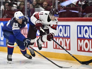 Momentka zo zápasu Francúzsko - Lotyšsko na MS v hokeji 2025