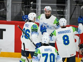 Slovenia's Nik Simsic, rear center, celebrates scoring with teammates during the IIHF Ice Hockey World Championship group A match between France and Slovenia in Stockholm, Sweden, Monday, May 19, 2025. (Fredrik Sandberg/TT News Agency via AP)