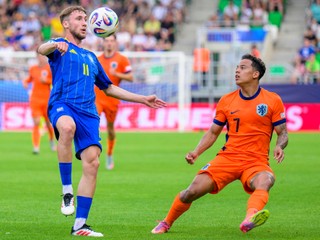 Na snímke zľava futbalista Vladyslav Vanat (Ukrajina) a hráč Million Manhoef (Holandsko) počas zápasu základnej D-skupiny Holandsko - Ukrajina na majstrovstvách Európy hráčov do 21 rokov v Prešove v stredu 18. júna 2025. FOTO TASR - Veronika Mihaliková
- Slovensko
- šport
- futbal
- majstrovstvá
- Európy
- do
- 21
- rokov
- ME
- ME21
- základná
- D
- skupina
- Holandsko
- Ukrajina
- Prešov
- POX