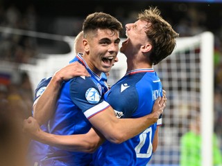 Na snímke zľava Adam Obert a Dominik Hollý (obaja Slovensko) sa radujú po strelení gólu počas zápasu základnej A-skupiny Rumnsko -Slovensko na majstrovstvách Európy futbalistov do 21 rokov v Bratislave v utorok 17. júna 2025. FOTO TASR - Pavel Neubauer

- Slovensko
- šport
- futbal
- majstrovstvá
- Európy
- do
- 21
- rokov
- ME
- ME21
- základná
- A
- skupina
- Bratislava
- Rumunsko
- BAX