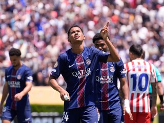 Hráči PSG oslavujú gól