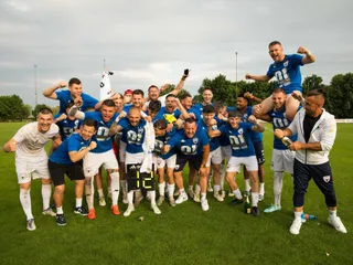 Majstrovský FC Nádszeg Trstice vo víťaznej eufórii. 