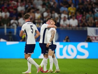 England's Harvey Elliott, right, is congratulated after scoring the opening goal during the European U-21 Championship final soccer match between England and Germany at the National Football Stadium in Bratislava, Slovakia, Saturday, June 28, 2025. (AP Photo/Petr David Josek)