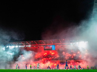 Fanúšikovia Slovana a Wisly Krakov spoločne odpálili pyrotechniku v prípravnom zápase.