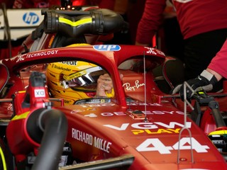 Lewis Hamilton počas kvalifikácie na Veľkú cenu Veľkej Británie.