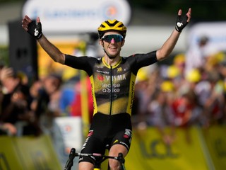Simon Yates z Team Visma Lease a Bike vyhral 10. etapu na Tour de France 2025.