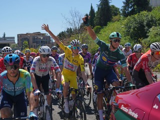 Slovenia's Tadej Pogacar, wearing the overall leader's yellow jersey, and Italy's Jonathan Milan, wearing the best sprinter's green jersey, signal an obstacle during the ceremonial parade of the sixteenth stage of the Tour de France cycling race over 171.5 kilometers (106.6 miles) with start in Montpellier and finish on the Mont Ventoux, France, Tuesday, July 22, 2025. (AP Photo/Thibault Camus)