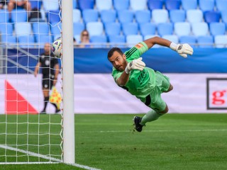 Brankár Dávid Šípoš (Košice) počas zápasu 6. kola Niké ligy ŠK Slovan Bratislava - FC Košice.