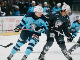 Momentka zo zápasu HK Nitra – Budapešť Akadémia 