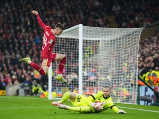 Conor Bradley (vo výskoku) Z FC Liverpool je najväčšou hviezdou Severného Írska.