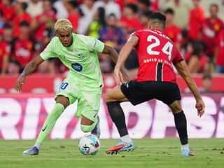 Martin Valjent v súboji s Laminom Yamalom