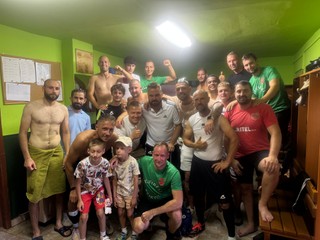 Víťazná fotografia z kabíny ŠK Svodín.