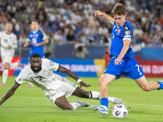 Leo Sauer si položil obrancu Antonia Rüdigera v zápase Slovensko - Nemecko. 