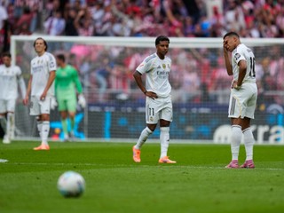 Hráči Realu Madrid po prehre s Atléticom Madrid.