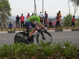 Tadej Pogačar počas časovky jednotlivcov na MS v cyklistike 2025.