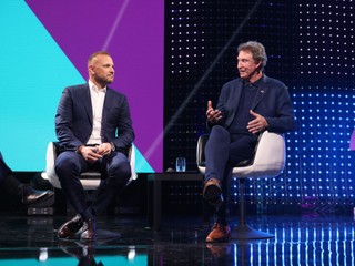 Marián Gáborík (vľavo) a Wayne Gretzky (vpravo) počas biznisovej konferencie Bikoss 2025. 