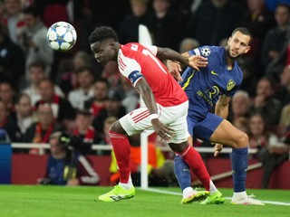 Dávid Hancko to nemal ľahké v súbojoch s Bukayom Sakom.