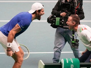 Italy's Matteo Berrettini, left, celebrates with Italy's coach Filippo Volandri after winning a Davis Cup final singles tennis match against Spain's Pablo Carreno Busta, in Bologna, Italy, Sunday, Nov. 23, 2025. (AP Photo/Luca Bruno)
