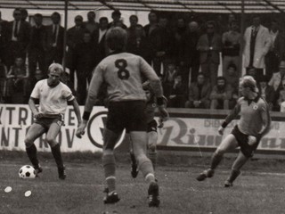 Aladár Pápista (s loptou) v drese Rimavskej Soboty.