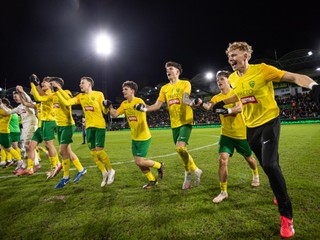 Na snímke radosť z víťazstva hráčov Žiliny po zápase šestnásťfinále mládežníckej Ligy majstrov (UEFA Youth League) vo futbale medzi MŠK Žilina - Liverpool FC .