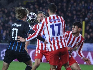 Dávid Hancko (vpravo) v zápase Atlético Madrid - FC Bruggy