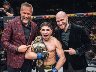 Magomed Machaev po zisku titulu OKTAGONu.