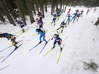 Elvira Oebergová počas hromadných pretekov žien na ZOH 2026.