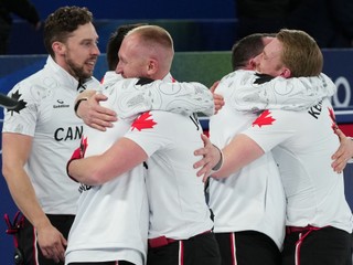 Kanaďania sa tešia zo zlata.