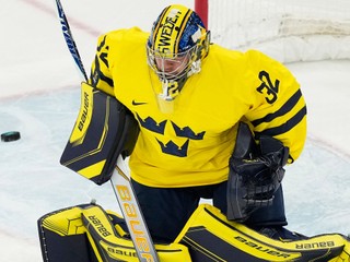 WA 34 Miláno - Na snímke švédsky brankár Filip Gustavsson vyráža puk počas zápasu základnej B-skupiny Taliansko - Švédsko na zimných olympijských hrách v Miláne v stredu 11. februára 2026. FOTO TASR/AP


Sweden's goalkeeper Filip Gustavsson makes a save during a preliminary round match of men's ice hockey between Italy and Sweden at the 2026 Winter Olympics, in Milan, Italy, Wednesday, Feb. 11, 2026. (AP Photo/Hassan Ammar)

- Taliansko
- šport
- ZOH26
- zimné
- olympijské
- hry
- zimná
- olympiáda
- hokej
- zima
- skupina
- B